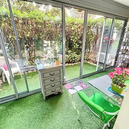 Cosy 1 Bedroom Republique 236 *
