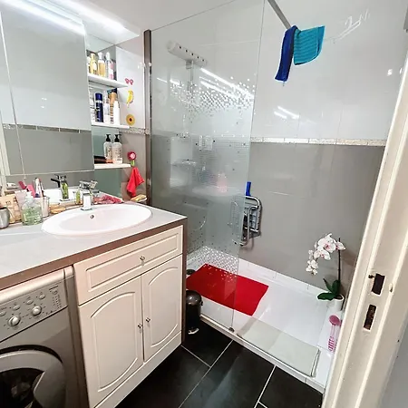 Cosy 1 Bedroom Republique 236 Daire